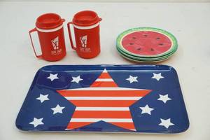 lot 79 image: Plastic dishware