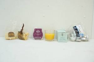 lot 81 image: Candles and wax melts
