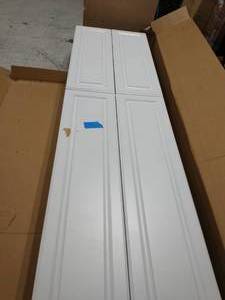 lot 17 image: WHITE KITCHEN CABINET