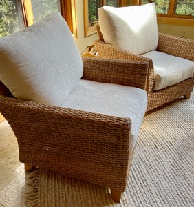 lot 5 image: 2 Wicker Chairs