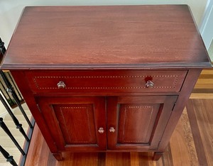 lot 12 image: Nice Accent Side Table - Cabinet