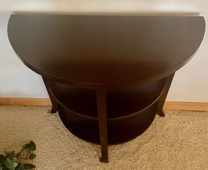 lot 21 image: Amazing Accent Table