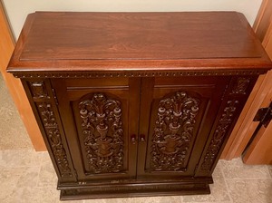 lot 31 image: Antique Cabinet