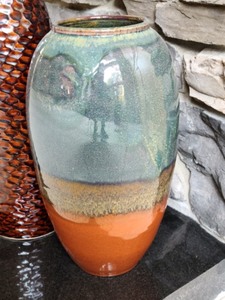 lot 34 image: Decorative Pottery Vases