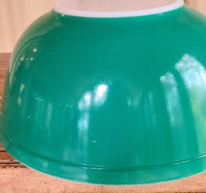 lot 51 image: Green Pyrex Mixing Bowl