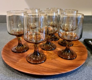 lot 56 image: Vintage Glassware
