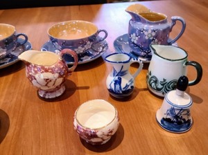 lot 60 image: Assorted Vintage Dishes