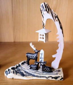 lot 70 image: Carved Bone Figurines