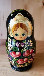 lot 73 image: Nesting Dolls