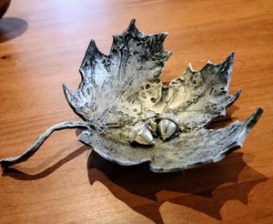 lot 78 image: Pretty Decorative Dishes