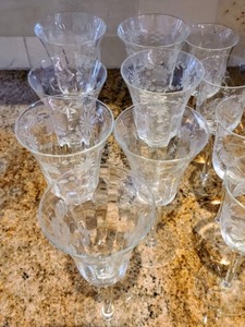 lot 56A image: Beatufiul Vintage Glassware
