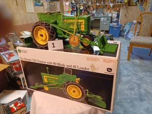 lot 1 image: Precision Classics J.D. 720 with Blade and Loader 116th Scale
