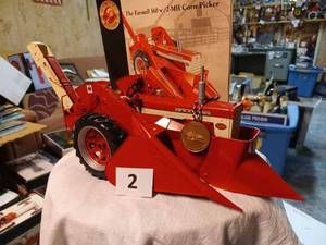 lot 2 image: Precision Series Farmall 560 with 2-Row MH Corn Picker 116th Scale