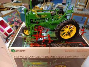 lot 8 image: Precision Classics J.D. A with 290 Series Cultivator 116th Scale