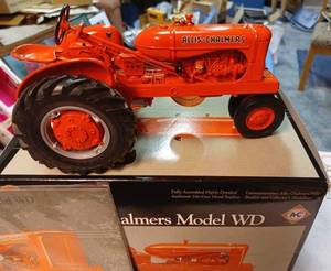 lot 9 image: Precision Series Allis-Chalmers Model WD 116th Scale NIB