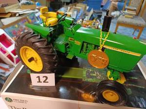 lot 12 image: Precision Classics John Deere Powershift 4020 Diesel 116th Scale