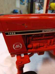 lot 17 image: International 1486 with Duals 116th Scale - No Box