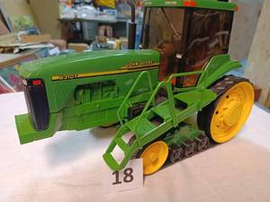 lot 18 image: Ertl John Deere 8310T 116th Scale - No Box