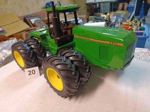 lot 20 image: Ertl John Deere 8870 116th Scale - No Box