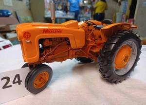 lot 24 image: Minneapolis Moline Super 4 with 3 pt. Highly Detailed 116th Scale - No Box