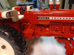 lot 32 image: Ertl Cockshutt 1950-T   116th Scale - No Box