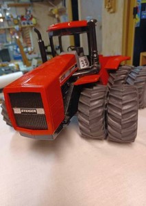 lot 33 image: Custom Built Case IH 9390  116th Scale - No Box