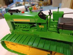 lot 48 image: Ertl John Deere 1010 Crawler 116th Scale - No Box