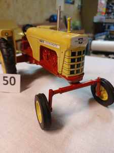 lot 50 image: Spec Cast Cockshutt 770, 116th Scale - No Box, 1993 Collector Edition