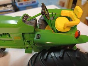 lot 51 image: Ertl John Deere 4020 Diesel NF 116th Scale - No Box