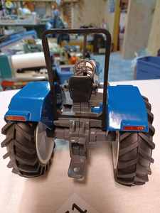 lot 61 image: Scale Models New Holland TL80, 116th Scale - No Box