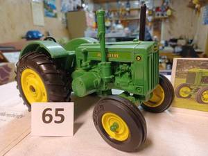 lot 65 image: Ertl John Deere D 100 Years 1894 Minneapolis 1994 with Certificate of Authenticity 116th Scale