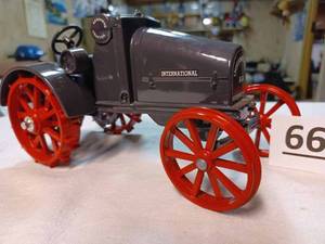 lot 66 image: Scale Models International 8-16 Kerosene Tractor 116th Scale - No Box