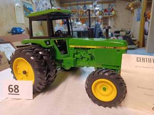 lot 68 image: Ertl John Deere 4040 with Duals 116th Scale - No Box 2001 Toy Tractor Times Commemorative