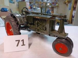 lot 71 image: Ertl Massey-Harris Challenger 116th Scale - No Box