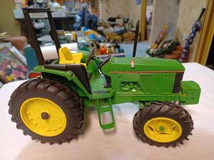 lot 78 image: Ertl John Deere 6400, 6000 Series MFWD Special Edition 1993, 116th Scale - No Box