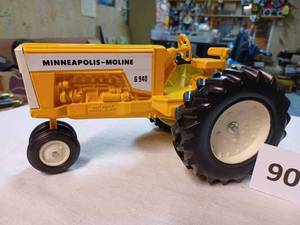 lot 90 image: Scale Models Minneapolis-Moline G940 NF 116th Scale - No Box