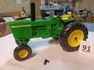 lot 91 image: Ertl John Deere 4020 Diesel 116th Scale - No Box, Top of Muffler-Rain Cap is Broke off
