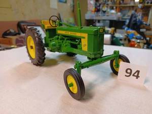 lot 94 image: Ertl John Deere 520, 116th Scale - No Box