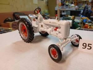 lot 95 image: Ertl Farmall C White Demonstrator 2000, 116th Scale - No Box