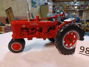 lot 98 image: Ertl Farmall Super H 116th Scale - No Box