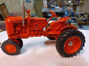 lot 102 image: Ertl Case Tractor 116th Scale - No Box