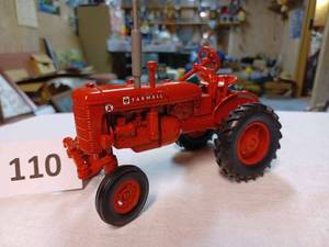 lot 110 image: Ertl Farmall A Offset 116th Scale - No Box