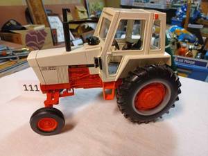 lot 111 image: Ertl Case 1175 Agri King with 451 Turbo, Metal Cab with Window Glass (Plastic) in the Cab