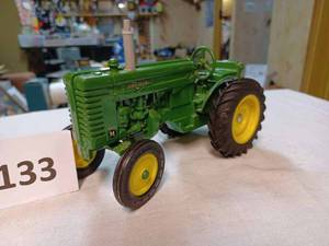 lot 133 image: Ertl John Deere M 116th Scale - No Box