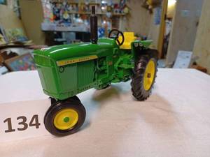 lot 134 image: Ertl John Deere 3020, 116th Scale - No Box
