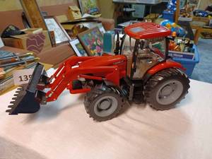 lot 135 image: Ertl Case IH Puma 195 with Loader, All Plastic - No Box