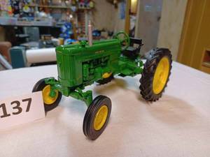 lot 137 image: Ertl John Deere 40, 116th Scale - No Box