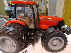 lot 138 image: Ertl Case IH Puma 195 with Duals - All Plastic Tractor - No Box