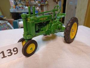 lot 139 image: Ertl John Deere G 116th Scale - No Box