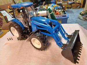 lot 141 image: Ertl New Holland T7050 with Loader - All Plastic - No Box